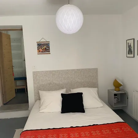 Loumaset-agreable Petite Maison-garrigues De